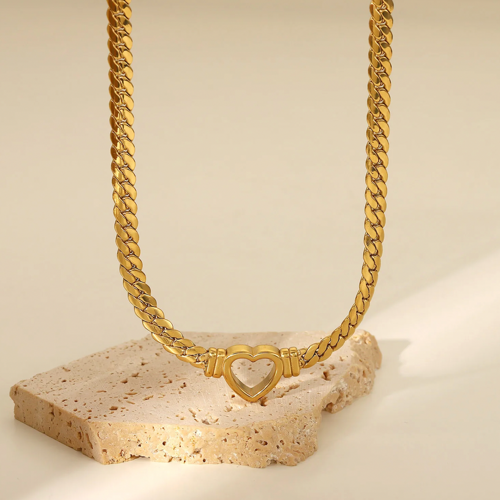 VENUS 18K GOLD PLATED HEART NECKLACE