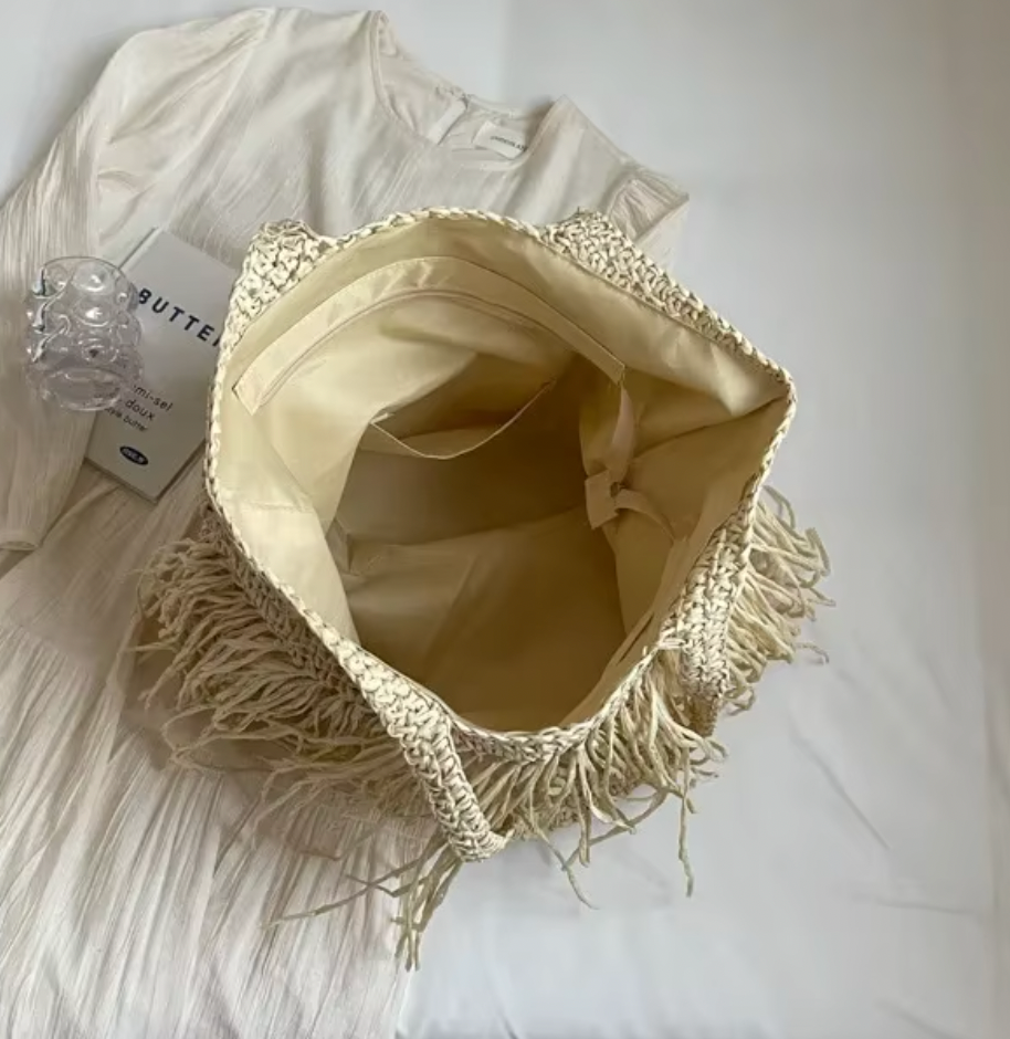 BRIANE STRAW TASSLE BEACH BAG
